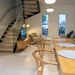 Glorious Two-floor House, 4 Bedrooms, Sauna, Park Ferienhaus *