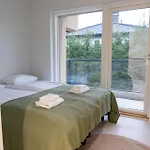 Glorious Two-floor House, 4 Bedrooms, Sauna, Park Ferienhaus Vantaa
