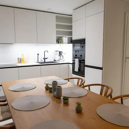 Glorious Two-floor House, 4 Bedrooms, Sauna, Park *