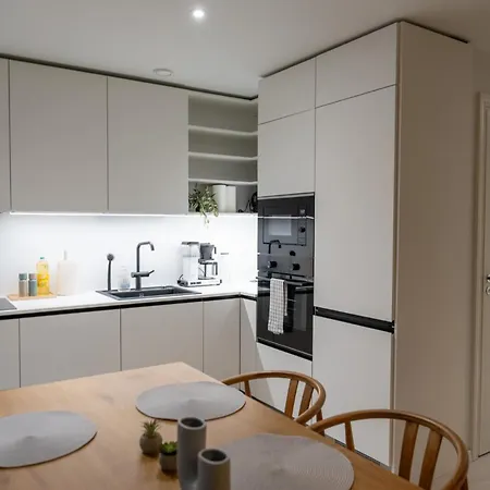 Glorious Two-floor House, 4 Bedrooms, Sauna, Park Vantaa