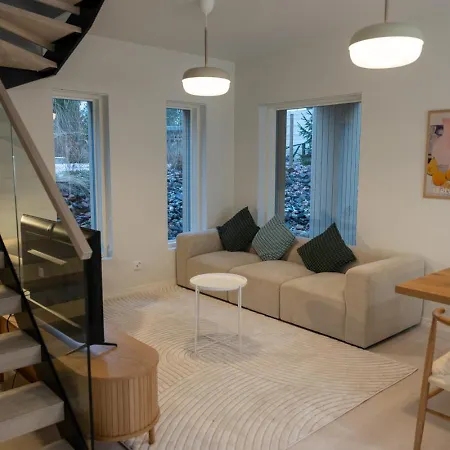Vakantiehuis Glorious Two-floor House, 4 Bedrooms, Sauna, Park Vantaa
