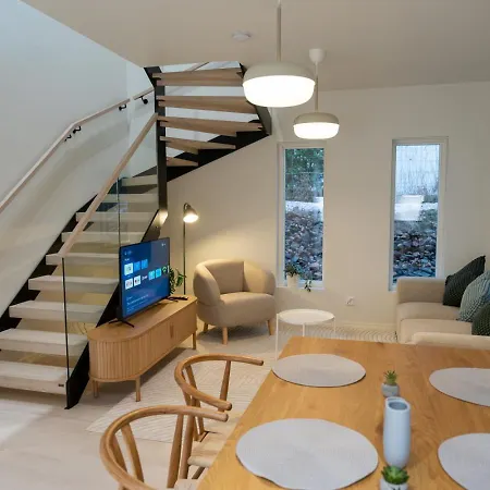 Glorious Two-floor House, 4 Bedrooms, Sauna, Park * Vantaa