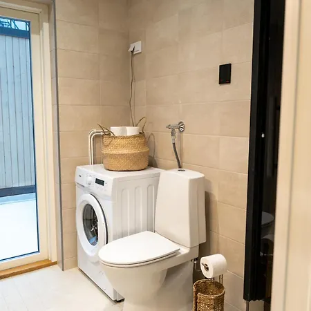 Vakantiehuis Glorious Two-floor House, 4 Bedrooms, Sauna, Park Vantaa