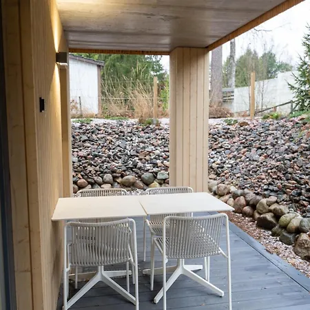 Vakantiehuis Glorious Two-floor House, 4 Bedrooms, Sauna, Park *