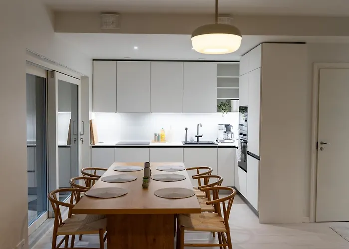 Glorious Two-floor House, 4 Bedrooms, Sauna, Park * Vantaa