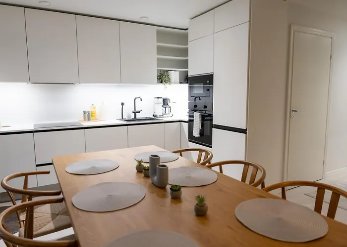 Glorious Two-floor House, 4 Bedrooms, Sauna, Park *