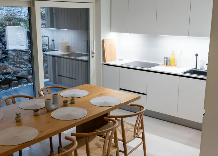 Glorious Two-floor House, 4 Bedrooms, Sauna, Park Сasa de vacaciones *