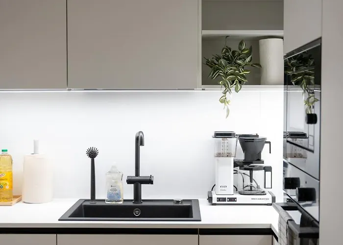 Сasa de vacaciones Glorious Two-floor House, 4 Bedrooms, Sauna, Park *