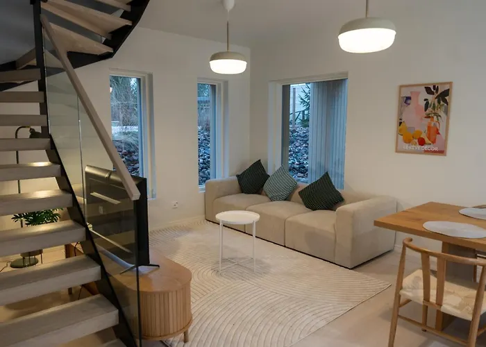 Сasa de vacaciones Glorious Two-floor House, 4 Bedrooms, Sauna, Park Vantaa