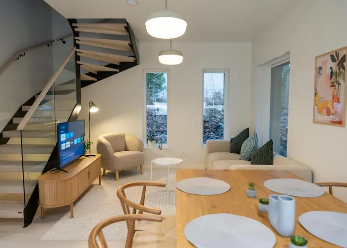 Glorious Two-floor House, 4 Bedrooms, Sauna, Park *