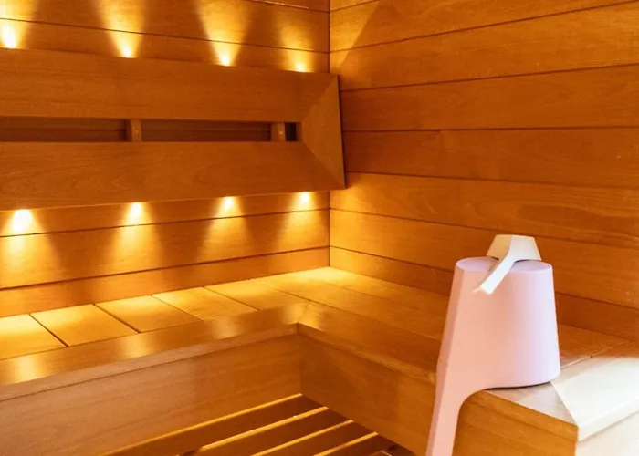 Glorious Two-floor House, 4 Bedrooms, Sauna, Park Hébergement de vacances